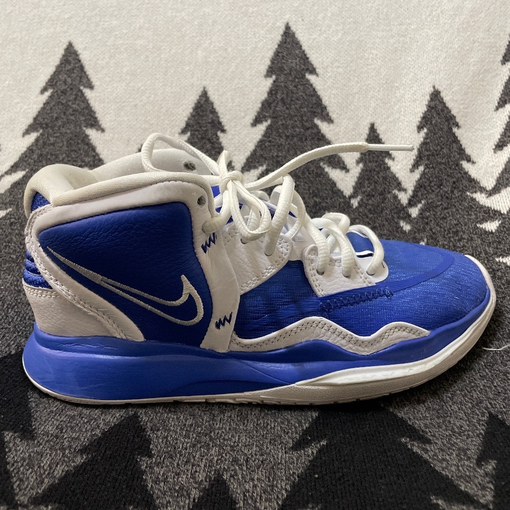 Kyrie Infinity TB Size 4 boys Basket ball shoes